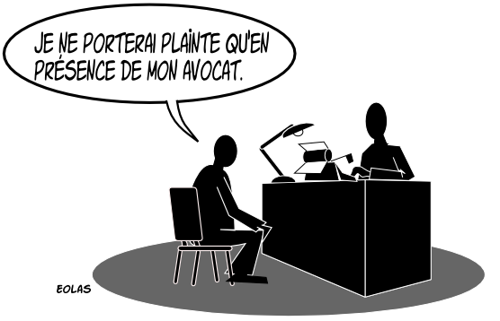 Un policier est assis à son bureau, devant sa machine à écrire, prêt à enregistrer une plainte. Devant lui, un homme est assis sur une chaise. Il déclare : « Je ne porterai plainte qu'en présence de mon avocat.» 